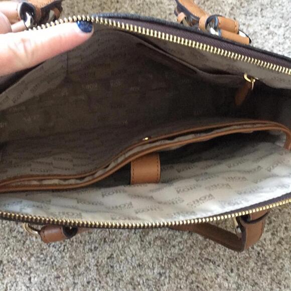 Michael Kors purse - Picture 6 of 7